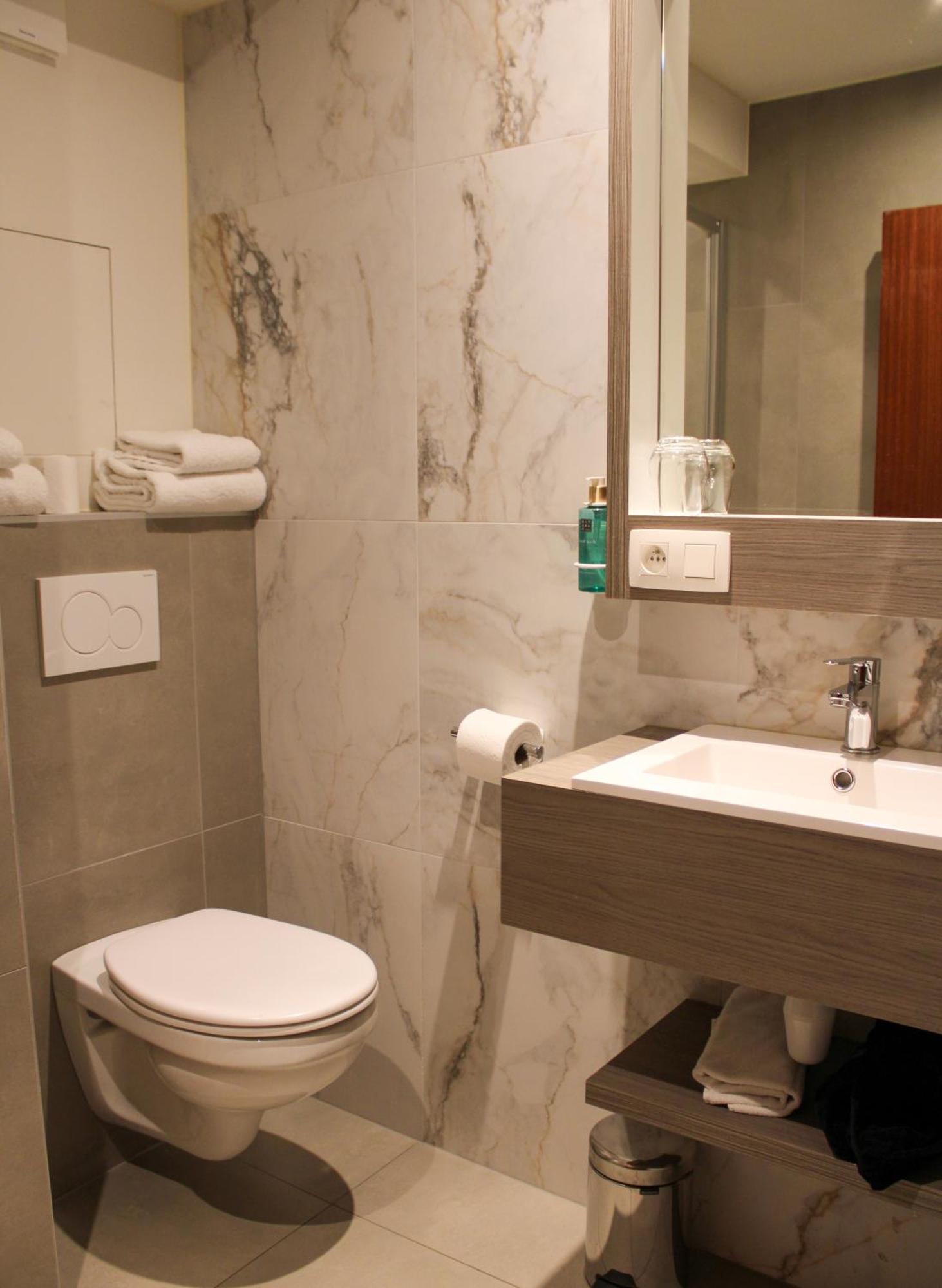 Hotel Uilenspiegel นิวว์ปอร์ท ภายนอก รูปภาพ