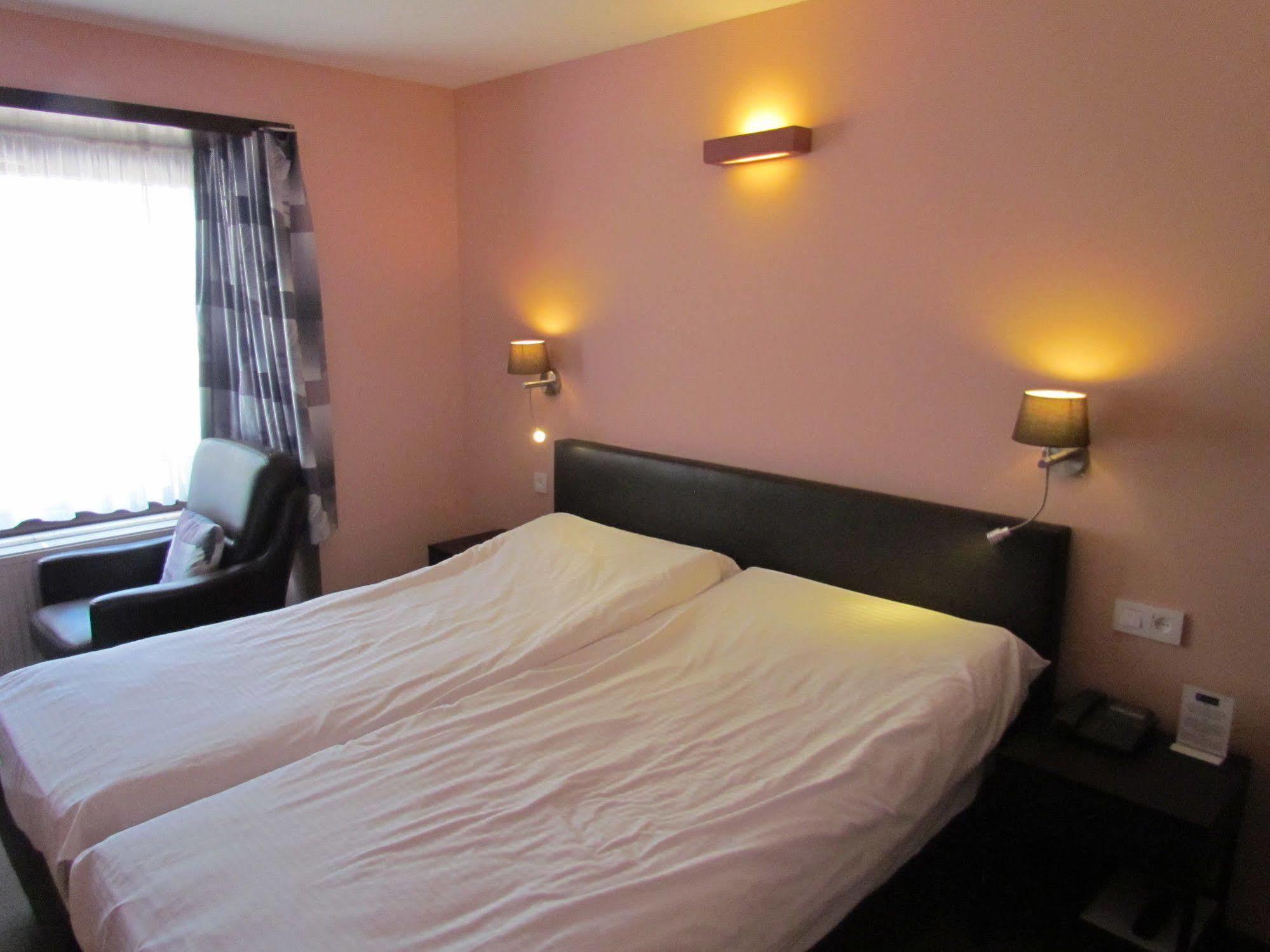 Hotel Uilenspiegel นิวว์ปอร์ท ภายนอก รูปภาพ