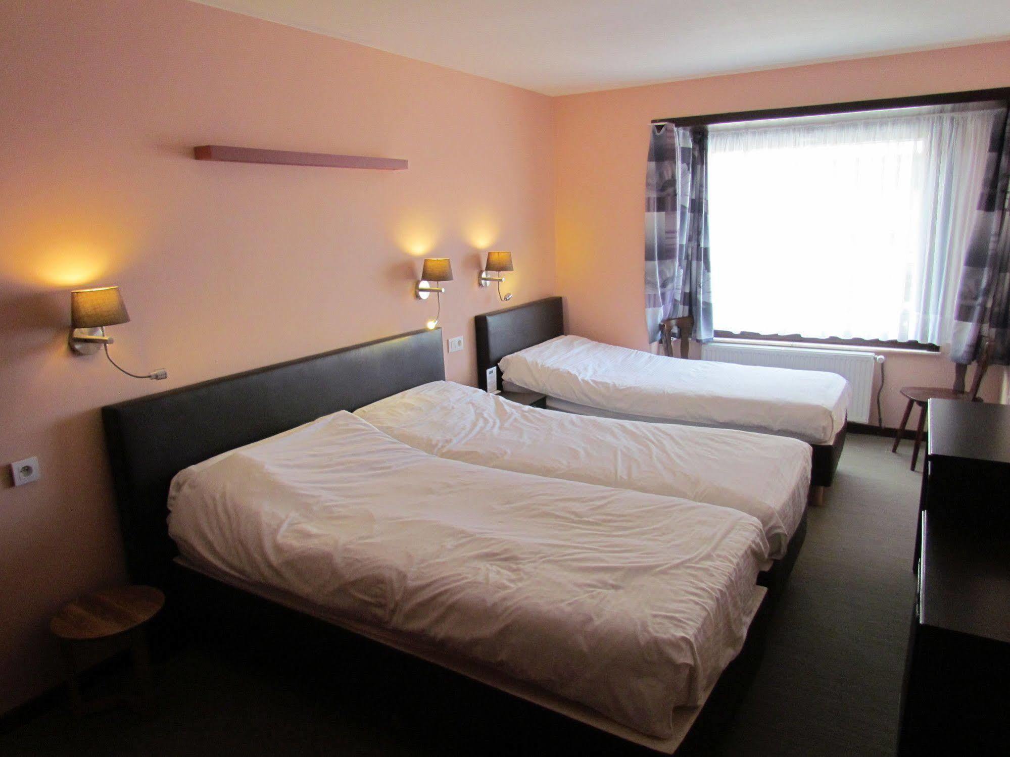 Hotel Uilenspiegel นิวว์ปอร์ท ภายนอก รูปภาพ