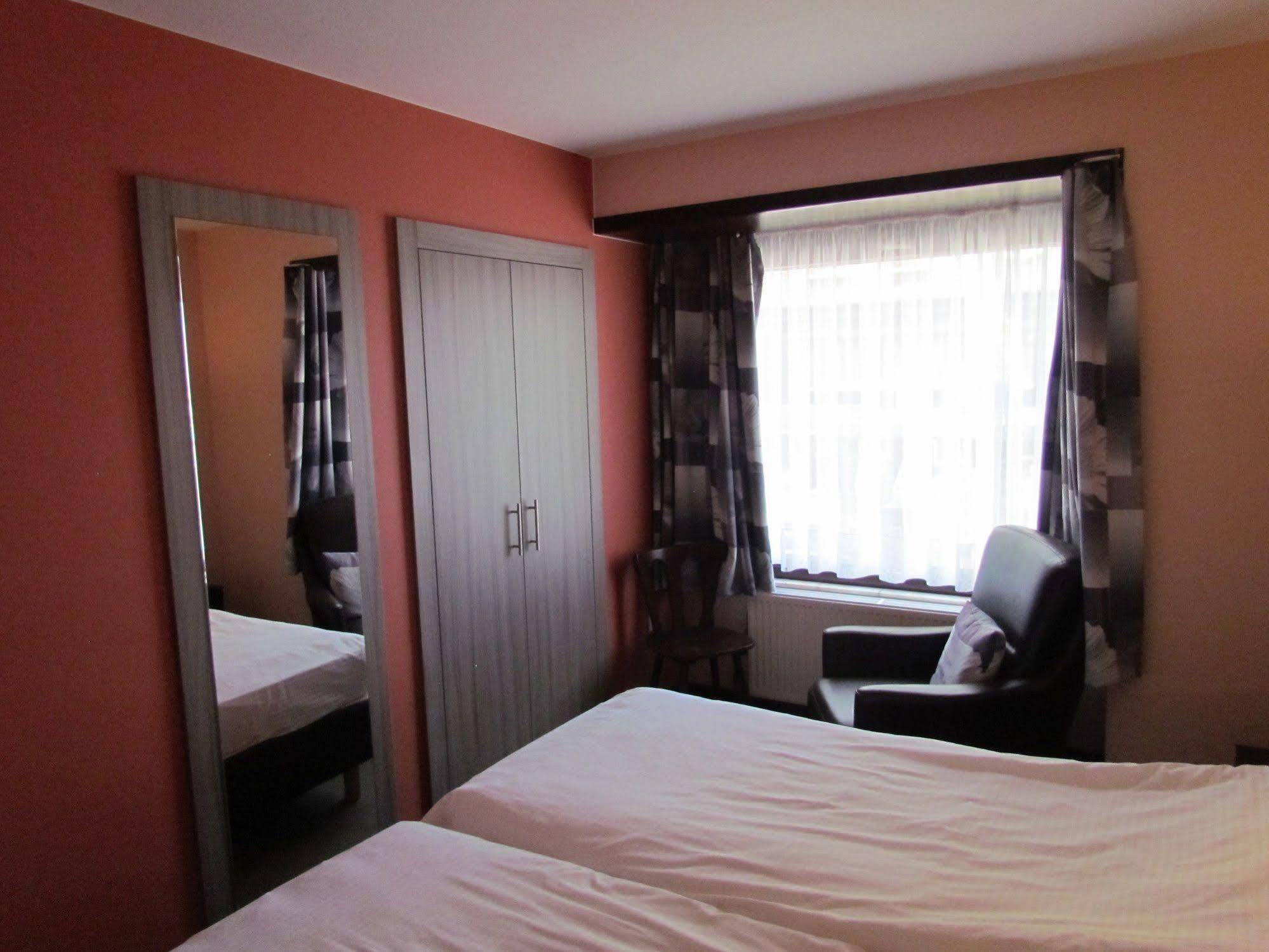 Hotel Uilenspiegel นิวว์ปอร์ท ภายนอก รูปภาพ